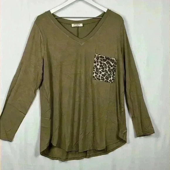 Zenana Women’s Tunic Olive Green 1X Animal Print Pocket Pullover Super Soft NWOT - Picture 1 of 10